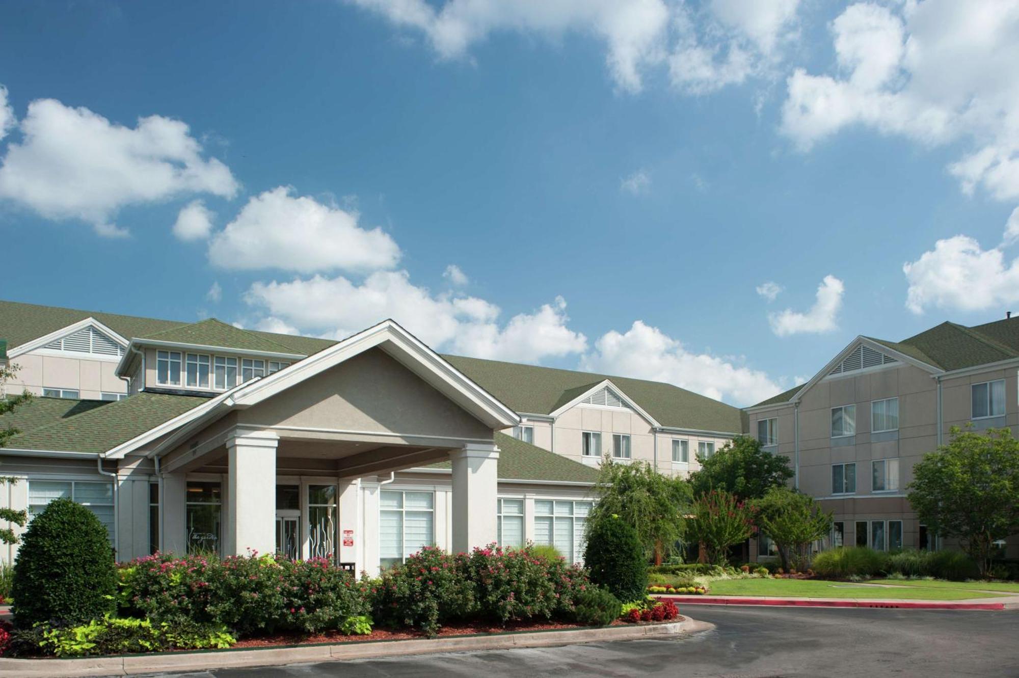 Hilton Garden Inn Tulsa Airport Exterior foto