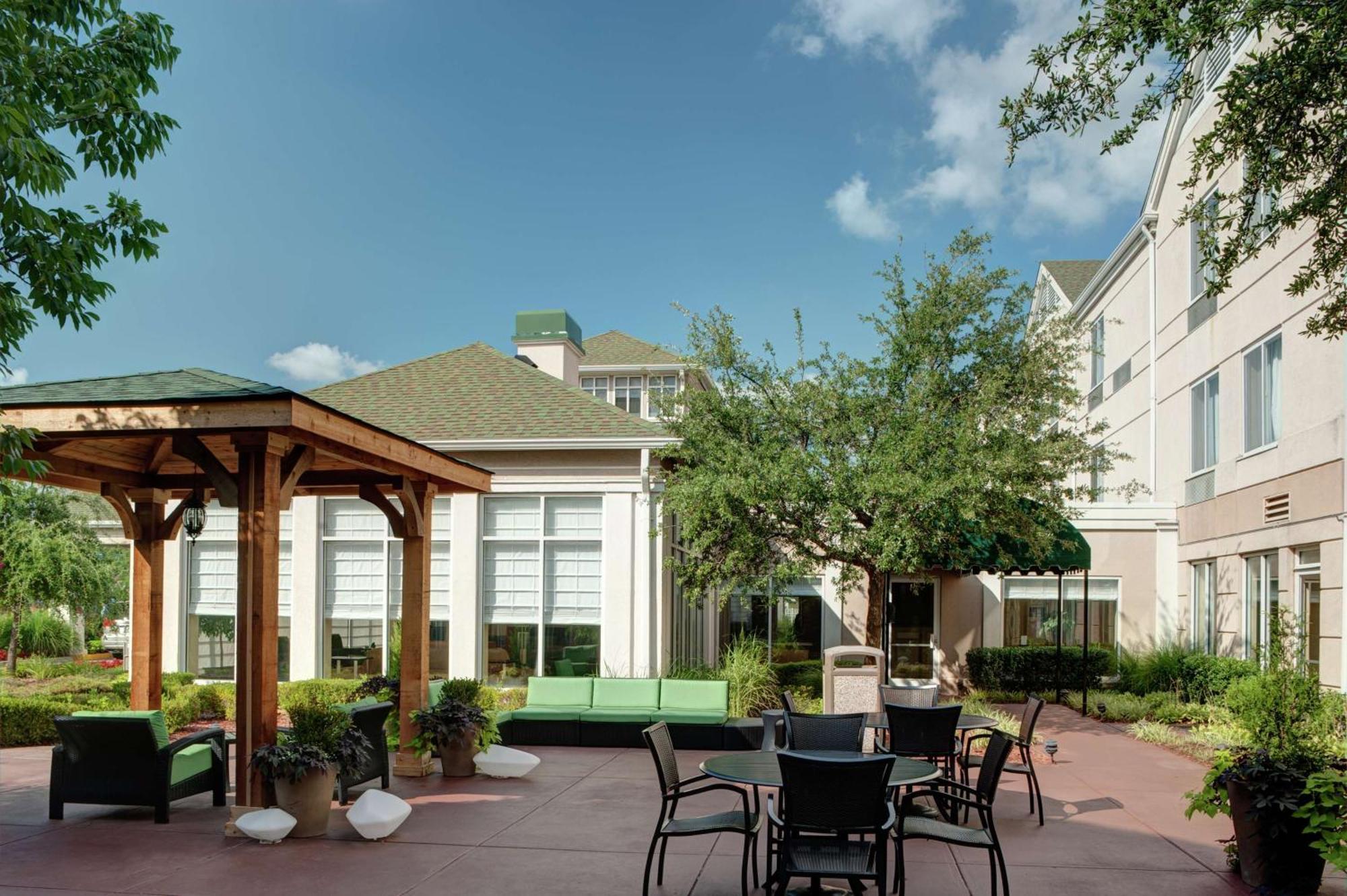 Hilton Garden Inn Tulsa Airport Exterior foto